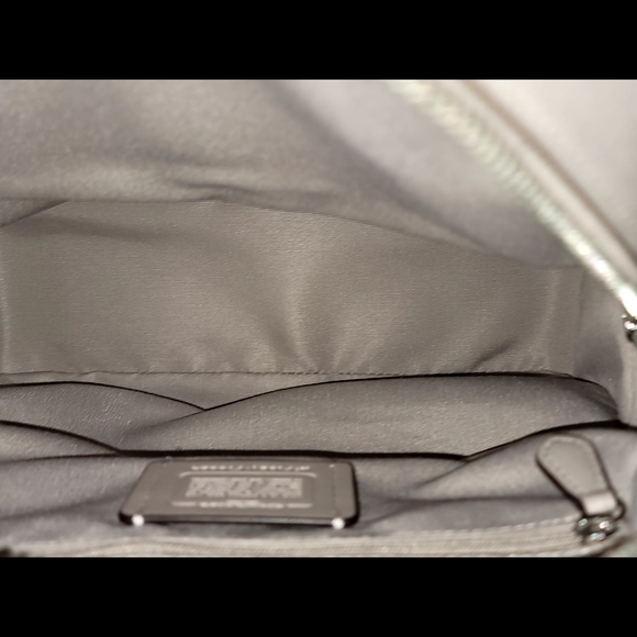 Coach Jordyn Cross grain Leather Beige Backpack. - Picture 5 of 14